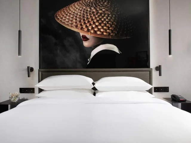 غرفة كومفورت بسرير كوين، Jinjiang Metropolo Hotel Shanghai Baiyulan 6/6