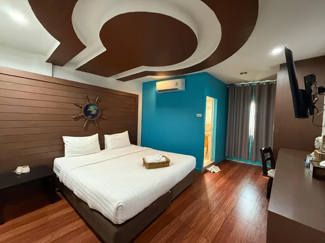 Deluxe, Double Bed, No Window، Bed by Cruise at Samakkhi-Tivanont 1/1
