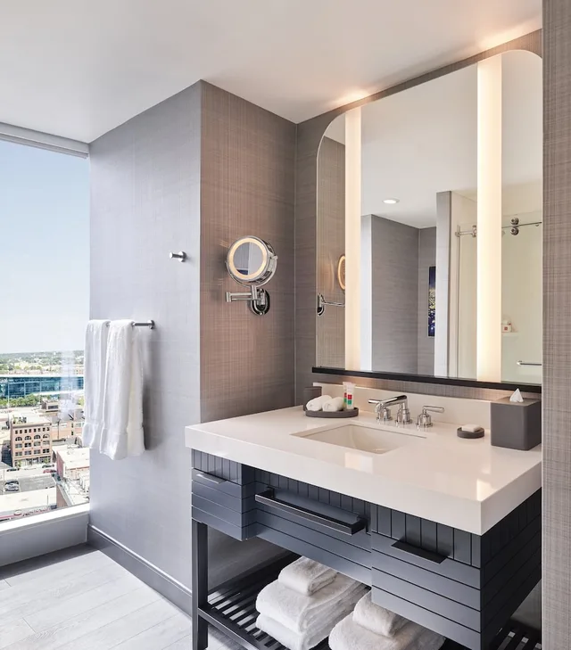 جناح ركني بسرير كينج، Loews Kansas City Hotel 7/8