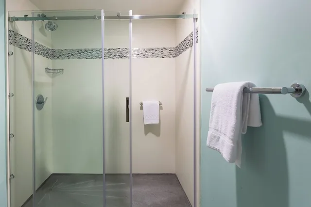 جناح بسريرين مزدوجين بشرفة بغرفتي نوم بإطلالة جزئية على البحر، Residence Inn By Marriott Daytona Beach Oceanfront 4/4