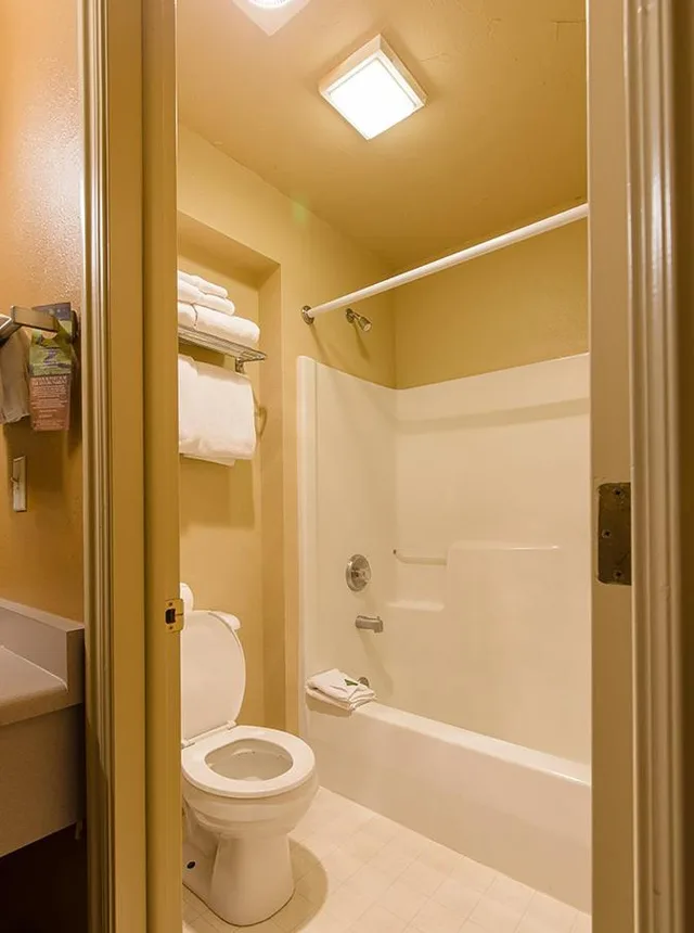 كوخ بريميوم بسرير كينج، Headwaters Lodge And Cabins At Flagg Ranch 4/4