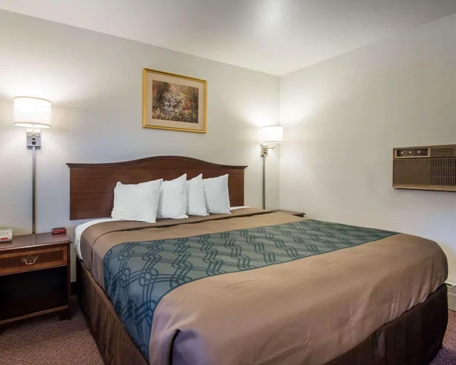 غرفة بسرير كينج، Econo Lodge Saint Albans 4/6