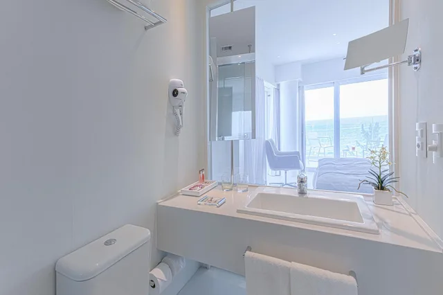 غرفة ديلوكس بسرير مزدوج بإطلالة على البحر، Cdesign Hotel 7/10