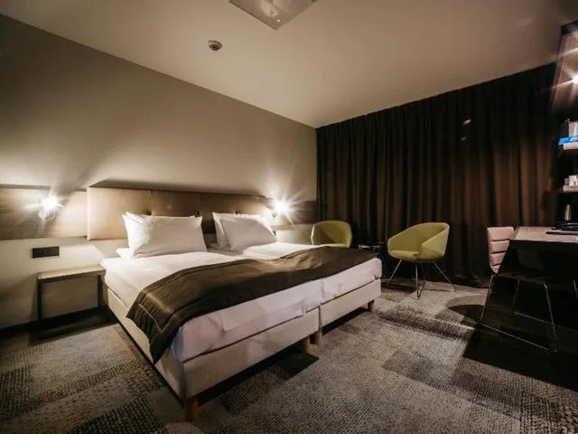 Room, Double Bed, with Extra Bed, Q Hotel Plus Katowice 4/5