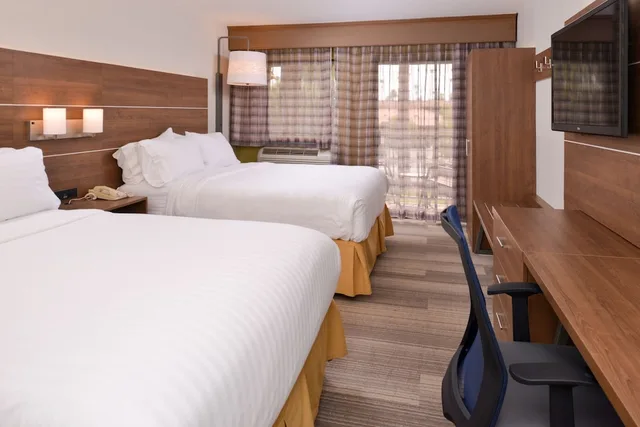 غرفة قياسية بسريرين كوين، Holiday Inn Express Palm Desert 3/6