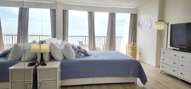 Room, Beach Front, Gulf View، Islander East Condominiums 3/5
