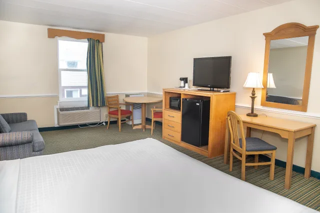 غرفة بسرير كينج، Sea Ranch Resort 2/3
