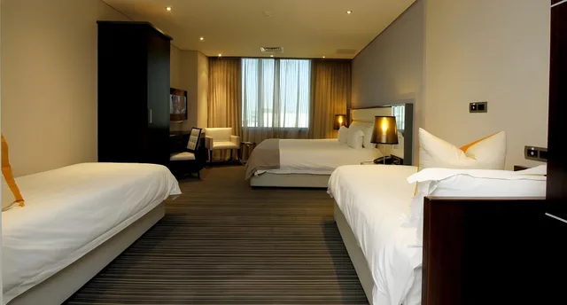 Family, Quadruple, Multiple Beds, Partial Ocean View, Coastlands Umhlanga Hotel 1/2