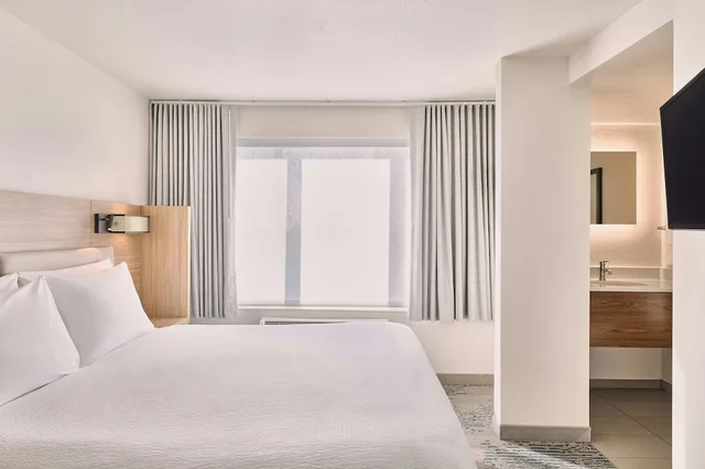 جناح بسرير كينج مع سرير سحّاب إضافي لذوي الإعاقة، Springhill Suites Phoenix Glendale Peoria 2/7