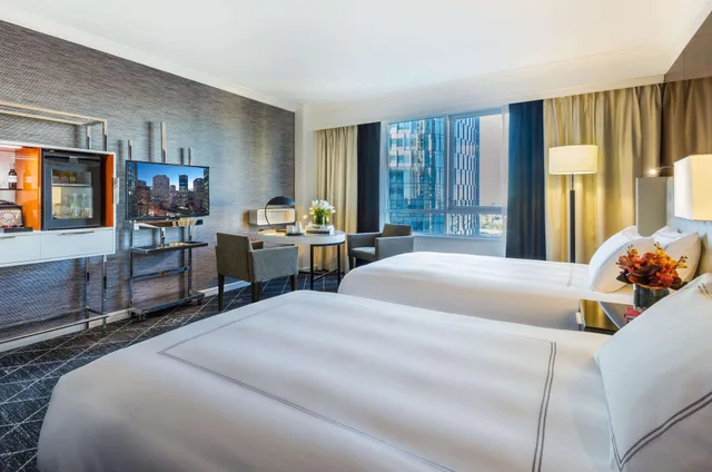 غرفة بريميير بسريرين مزدوجين، Swissotel Sydney 1/7