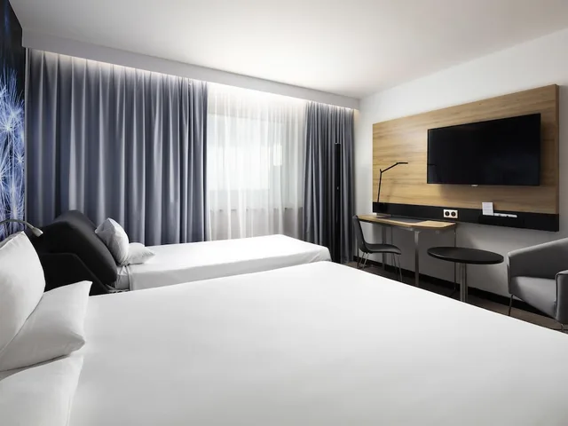 غرفة سوبيريور بسرير كوين مع أريكة، Novotel Poznan Centrum 4/9