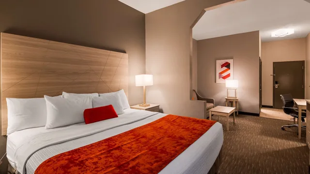 جناح بسرير كينج، Best Western Plus New Cumberland Inn & Suites 1/4