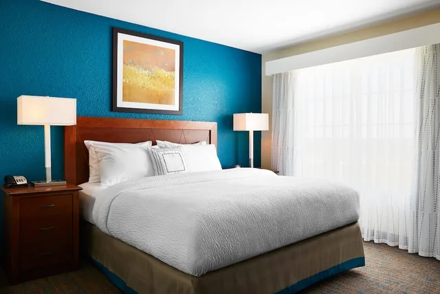 جناح بسرير كينج مع أريكة لذوي الإعاقة، Residence Inn Norfolk Downtown 2/5