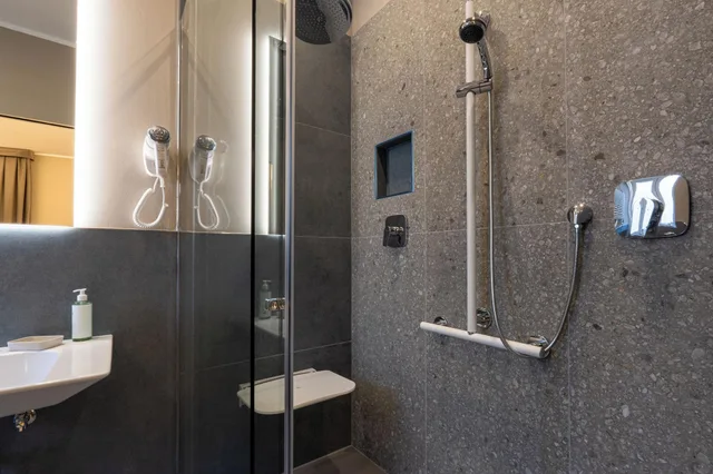 غرفة ثلاثية بسريرين، Touring Hotel Bologna 6/7