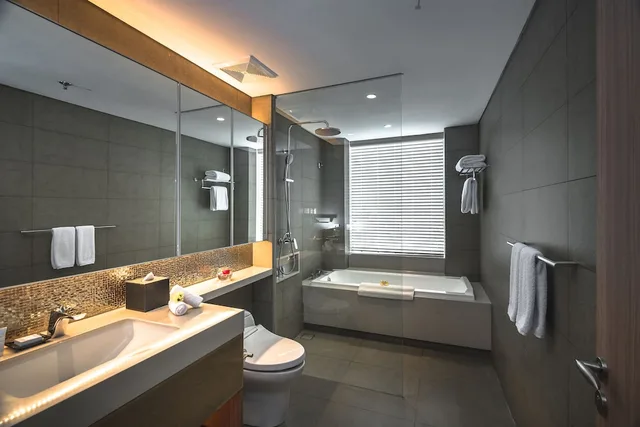 2 Bedrooms, Deluxe, King Bed, Oakwood Hotel And Residence Surabaya 3/3