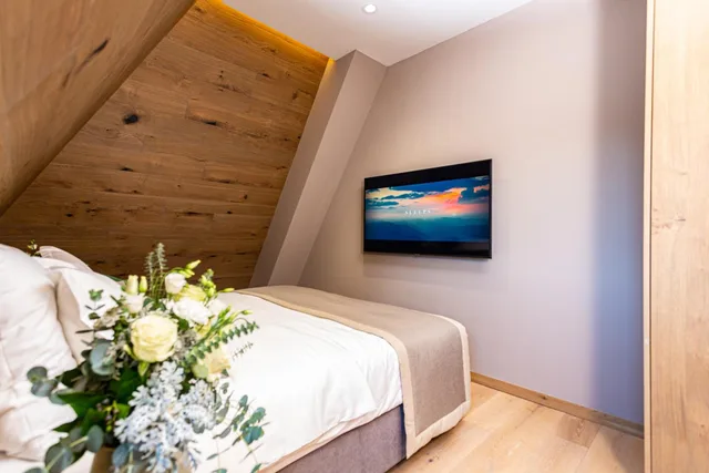 جناح ملكي بشرفة، Hostel Feri 3/5