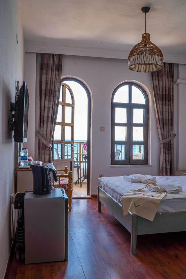 Panoramic, Queen Bed, Beach Front, Sea View، Diplomat Hotel 4/9