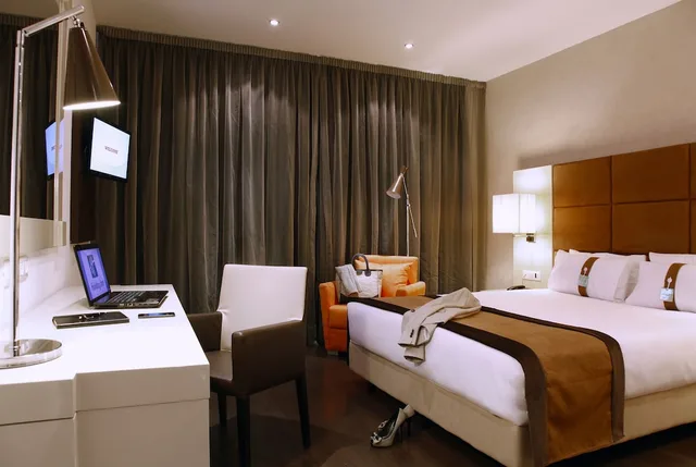 غرفة قياسية بسرير كينج، Holiday Inn Madrid Las Tablas 1/2