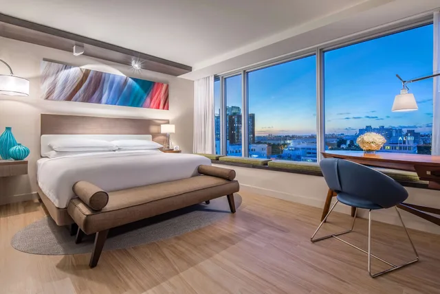 غرفة بسرير كينج بإطلالة على البحر، Hyatt Centric South Beach Miami 3/6