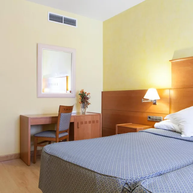 غرفة بسرير مزدوج أو سريرين منفصلين، Hotel Cervantes 3/8