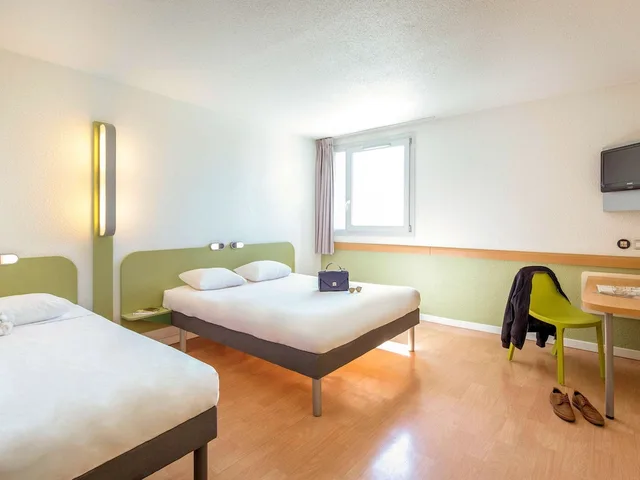 غرفة ثلاثية بسرير مزدوج، Ibis budget Frejus Saint Raphael Centre et Plage 3/10