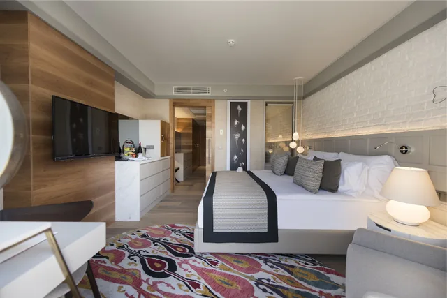 Family, Queen and Twin Beds, Lateral Side Sea View، Acanthus and Cennet Barut Collection 2/7