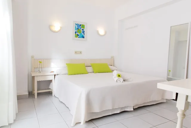 غرفة سوبيريور بسرير مزدوج بشرفة، Hotel Garau 1/4