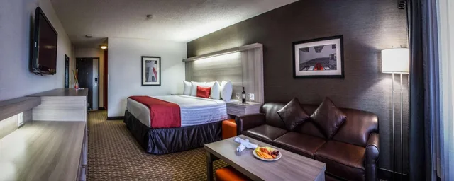 غرفة بسرير كينج، Village Park Inn Calgary 6/8