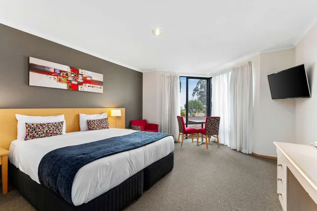 Spa, Suite, King Bed، Quality Inn & Suites Traralgon 3/4