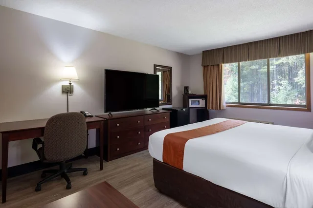 غرفة بسرير كينج، Travelodge by Wyndham Merrill 1/8