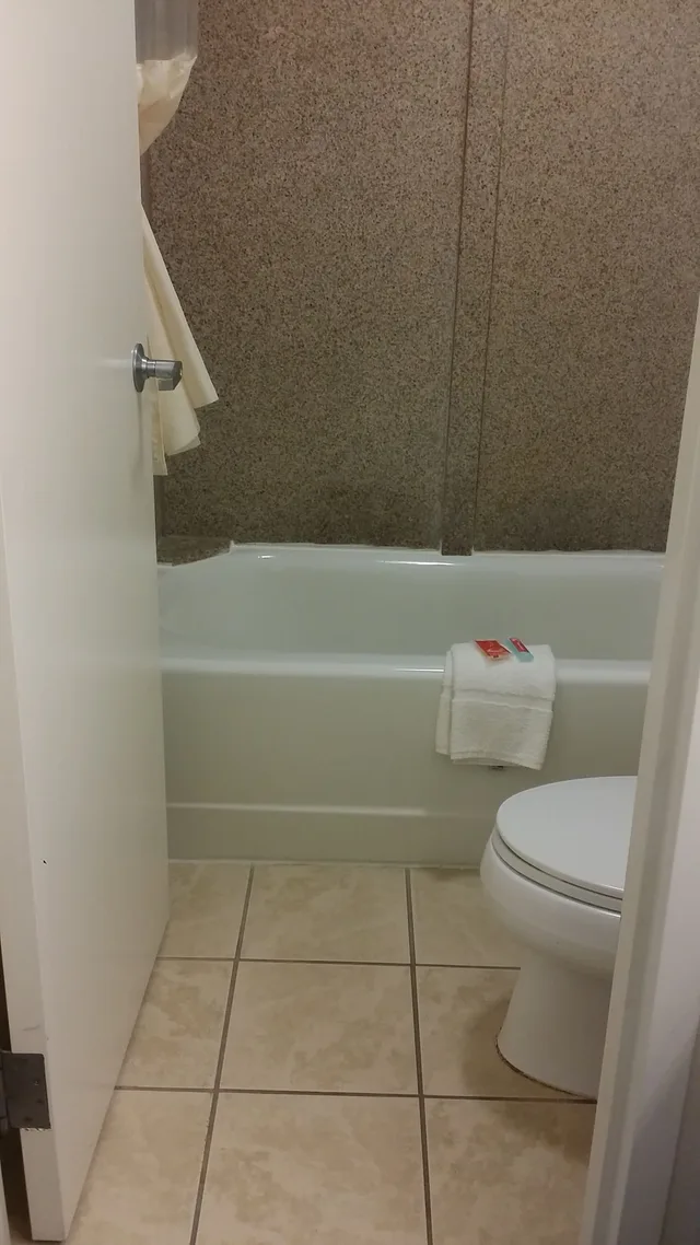 غرفة بسريرين كوين، Econo Lodge Monticello 3/3