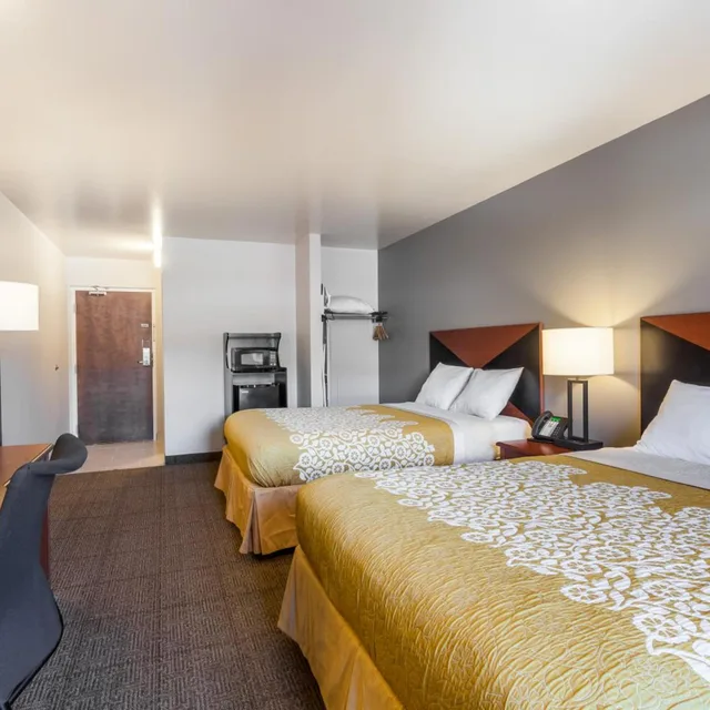 غرفة ديلوكس بسرير كوين لذوي الإعاقة، Days Inn Suites By Wyndham Lancaster Amish Country 1/6