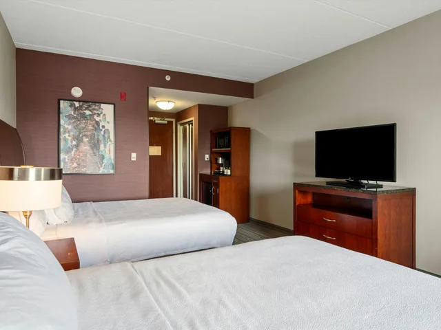 Room, 2 Queen Beds, Hilton Garden Inn Winchester 3/5