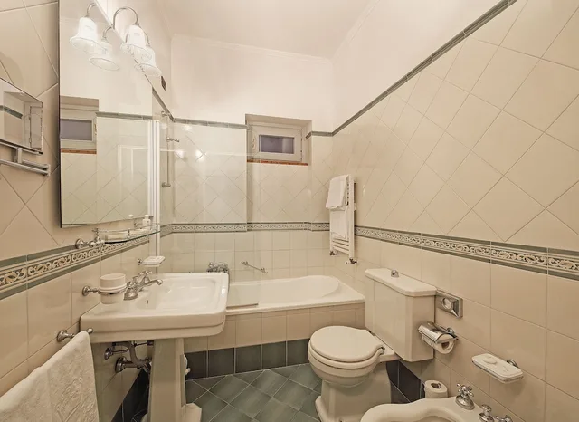 غرفة سوبيريور بإطلالة على البحيرة، Hotel Savoy Palace 8/10