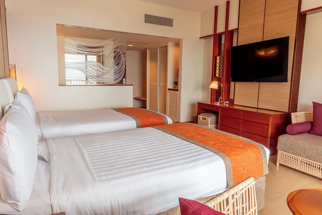 Room, King Bed, Ocean Front, High Floor، Hotel Nikko Guam 1/4