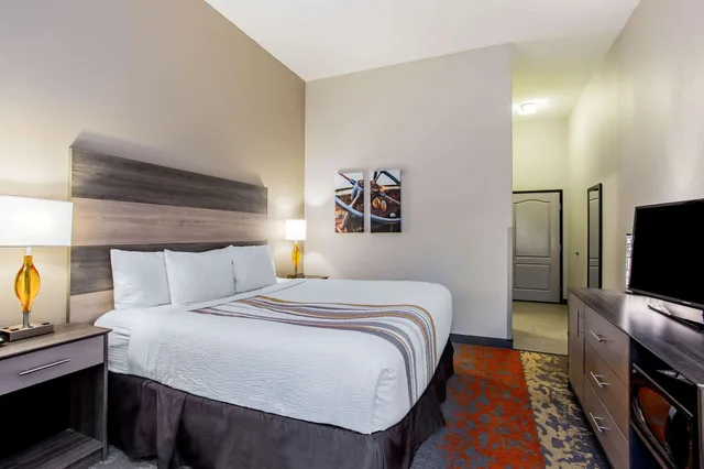 غرفة بسرير كينج، La Quinta Inn Suites By Wyndham Andrews 1/3