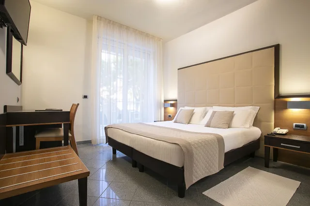 غرفة كلاسيكية بسرير مزدوج بشرفة، Park Hotel Ermitage 1/4