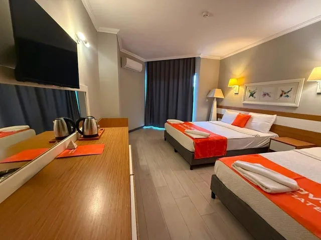 غرفة قياسية ثلاثية بسرير كينج وسرير فردي، Get Enjoy Hotels 2/10