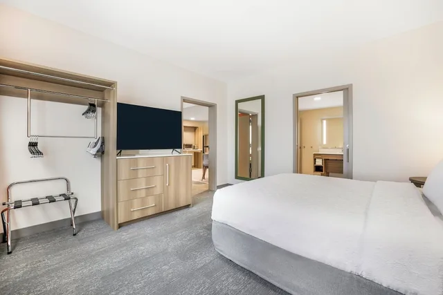 استوديو بسرير كينج بحوض استحمام لذوي الإعاقة، Home2 Suites by Hilton Madison East, WI 4/10