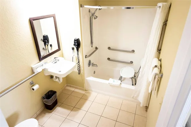 Efficiency, King Bed, Accessible، MainStay Suites Coralville - Iowa City 5/8