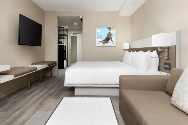 غرفة بسرير كينج مع أريكة في طابق مرتفع، AC Hotel St. Petersburg 4/6