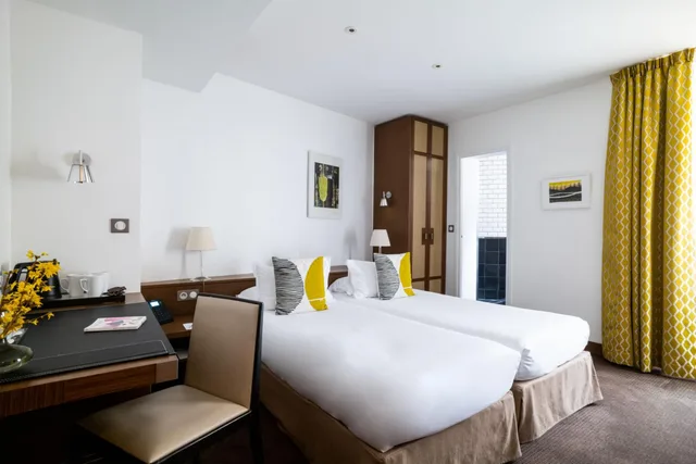 غرفة ثلاثية، Hotel Le Colisee 7/8