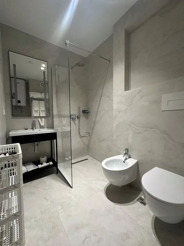جناح عائلي بأربعة أسرّة بإطلالة على الجبل مع أريكة، Mulaj Hotel Tirana 3/3