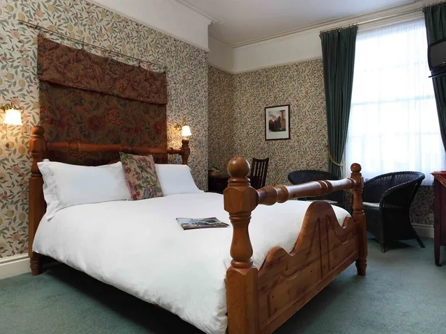 غرفة سوبيريور بسرير كوين، Holmwood House Hotel 1/5