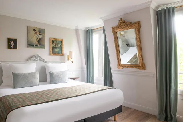 غرفة بريميوم بسرير كينج، Hotel De La Porte Doree 2/9