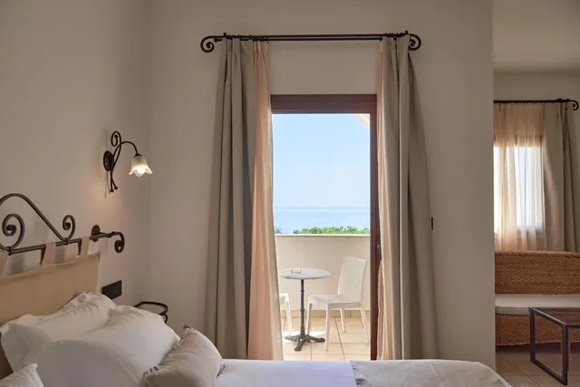 غرفة ديلوكس بسرير مزدوج بإطلالة على البحر بشرفة، Hotel Montecallini - Adult Only 14 5/7