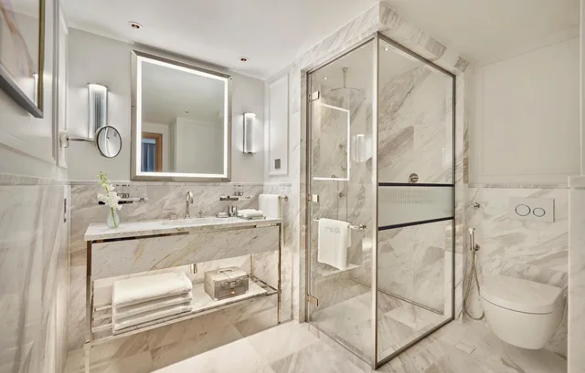 Garden, Deluxe, Suite, Private Garden, Balcony، Jumeirah Carlton Tower London 2/3