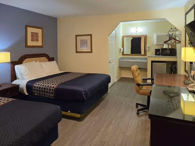 Room, 2 Queen Beds, Rodeway Inn & Suites Blythe I-10, CA 7/9