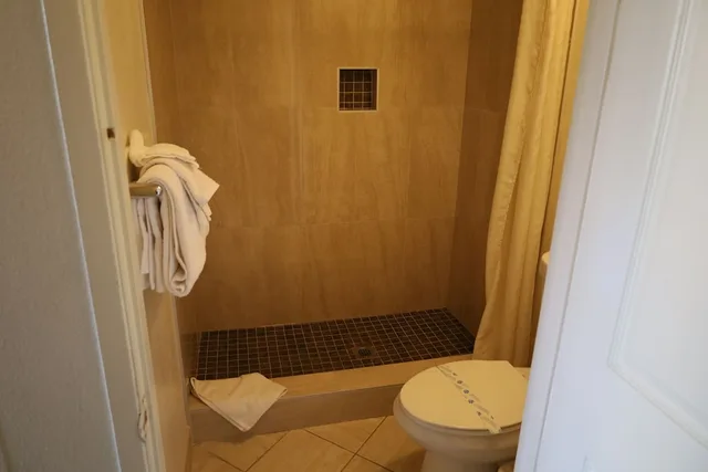 غرفة قياسية بسريرين كوين، Lambert Inn 6/6