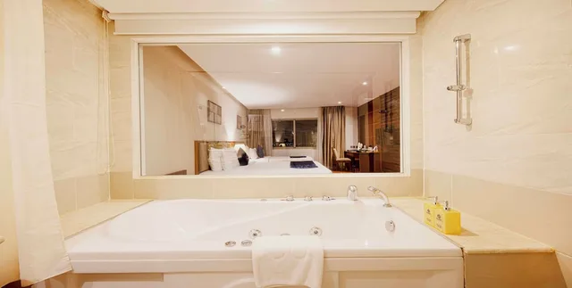 غرفة ثلاثية بسرير مزدوج وسرير فردي بإطلالة على المدينة، Stay Hotel Ex Northern Hotel Danang 4/4